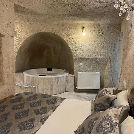 إمباير كايف غوريمِيه